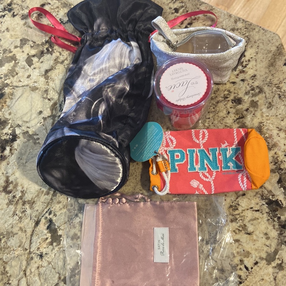 NWT VICTORIA’S SECRET 5 piece set